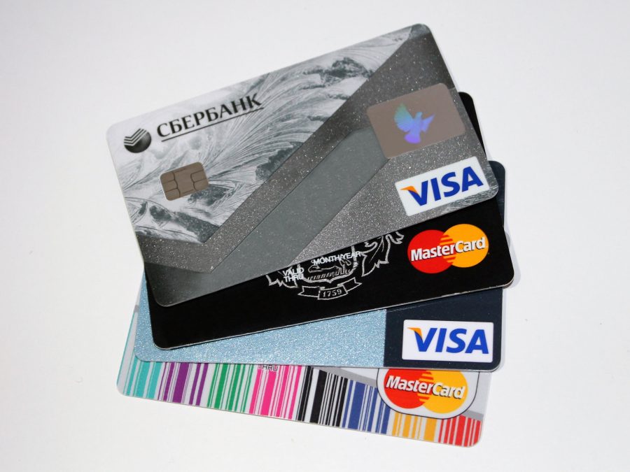 Sử dụng thẻ tín dụng: Nên hay không?