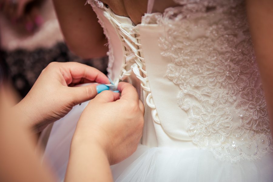 Bật mí 10 bí quyết giúp tiết kiệm chi phí mua váy cưới