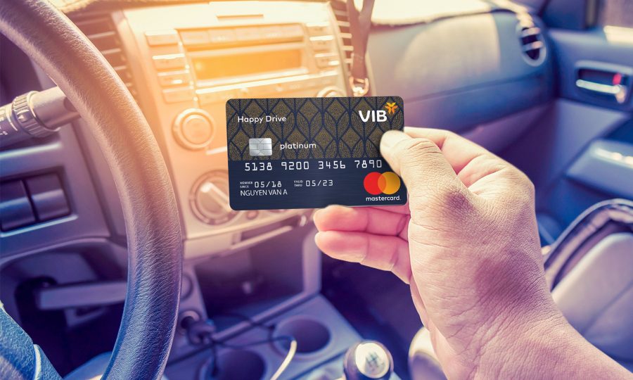 Thị trường thẻ tín dụng sôi động với dòng thẻ mới